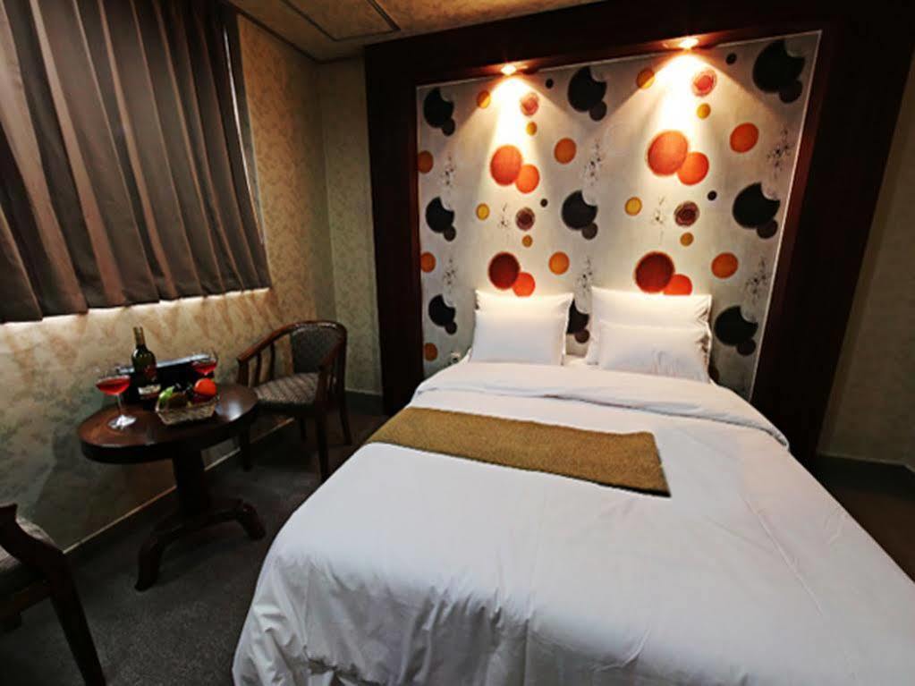 Uijeongbu Tourist Hotel Exterior photo